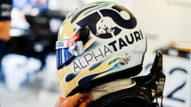 Casco de la escudería AlphaTauri en el GP de Abu Dabi 2023 de F1